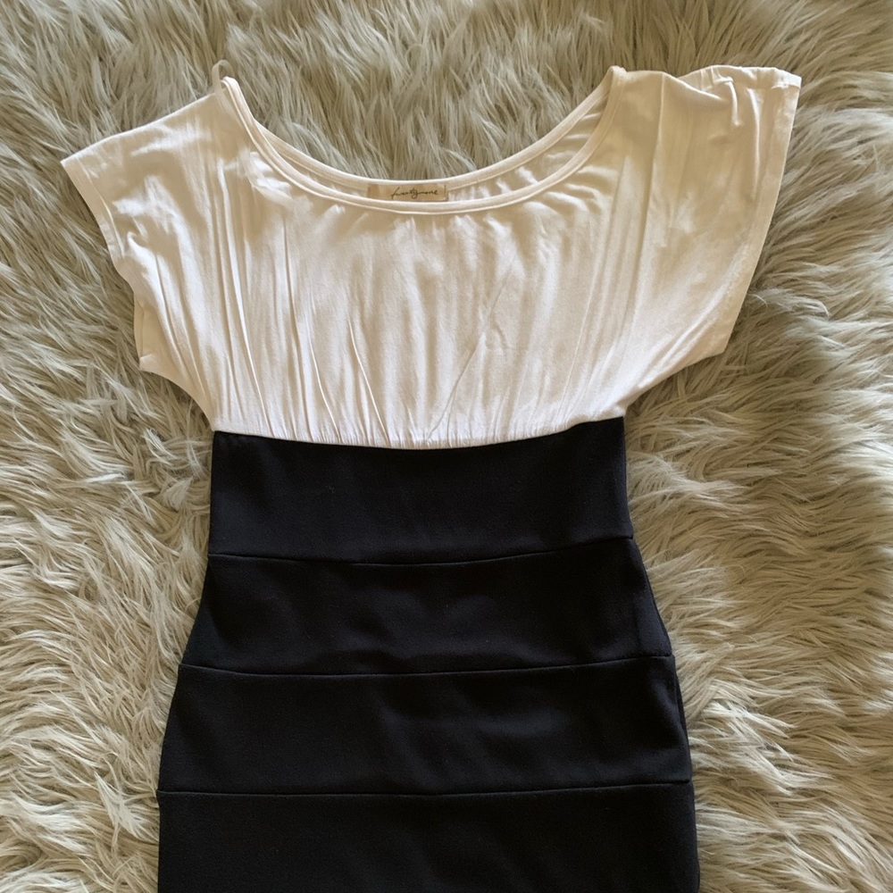 Dress - Picture 2 of 6